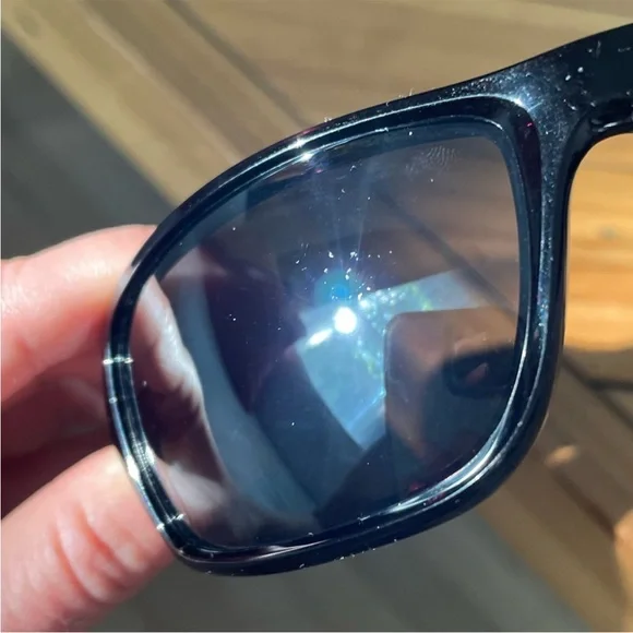 OAKLEYCanteen Men's Polarized Black
Wrap Sunglasses. Used.
009225-01-60 - Picture 4 of 12